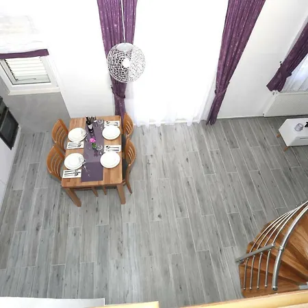 Kristian Apartament *